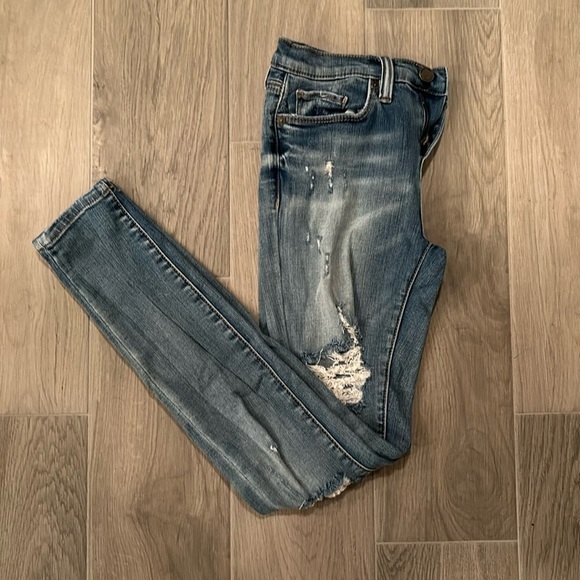 [Blank NYC] Women’s Ripped The Reade Crop Skinny Jeans Size 26 - Picture 1 of 9